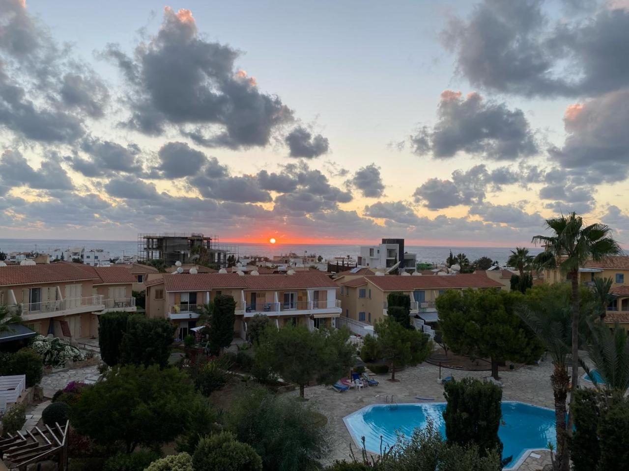 Newly Renovated- Regina Gardens 1, Venus Beach 500 M, Sea&Sunsets View, License Ooo7141 Пафос Екстериор снимка